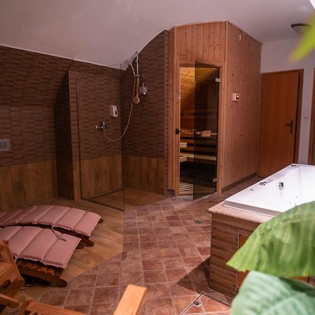 Hotel U Zlateho Kohouta Kroměříž Exterior foto