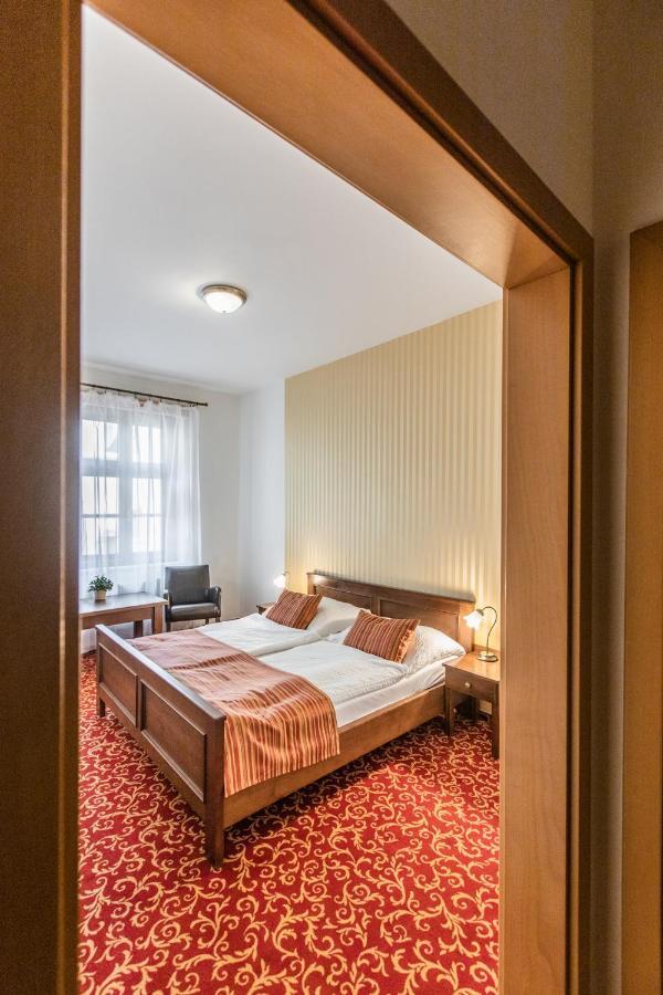 Hotel U Zlateho Kohouta Kroměříž Exterior foto
