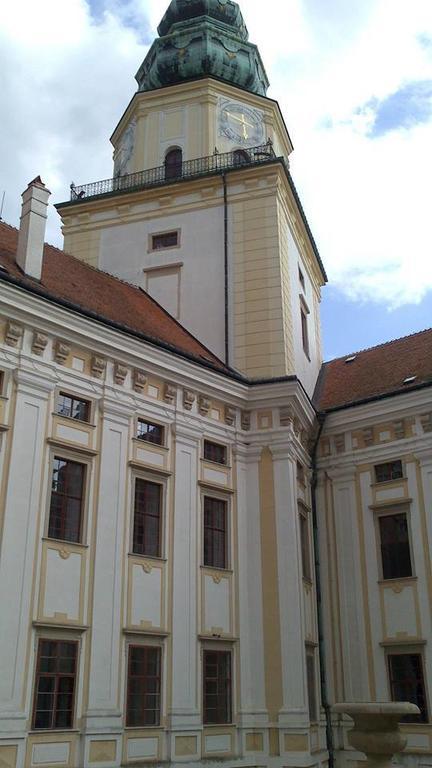Hotel U Zlateho Kohouta Kroměříž Exterior foto