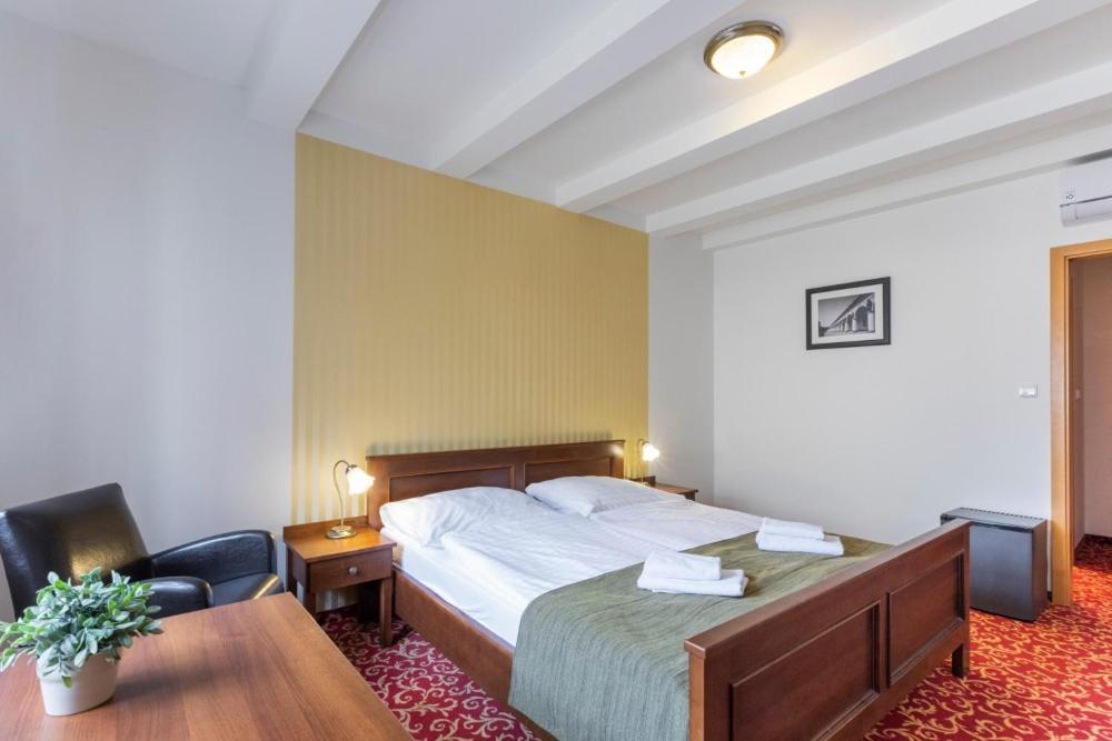 Hotel U Zlateho Kohouta Kroměříž Exterior foto