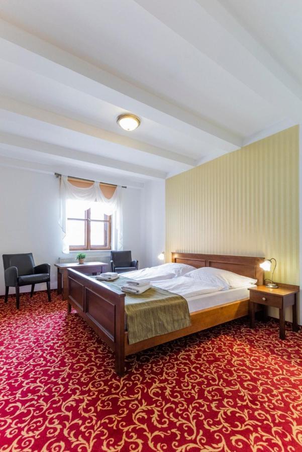 Hotel U Zlateho Kohouta Kroměříž Exterior foto